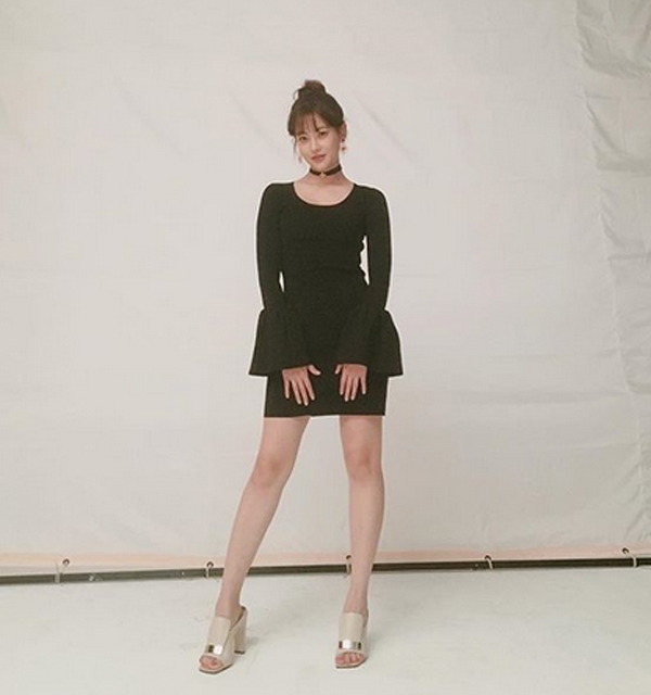 오연서, 질끈 올림머리 다소곳 한 포즈 속....쭉뻗은 고속도로 다리라인'