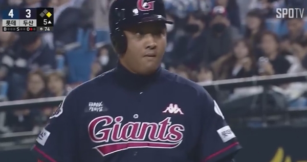 채태인, 휙 던져버린 방망이...불편한 기색 '대중들의 입망아'