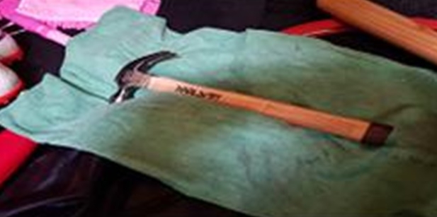 범행에 사용한 망치.(사진=부산지방경찰청)