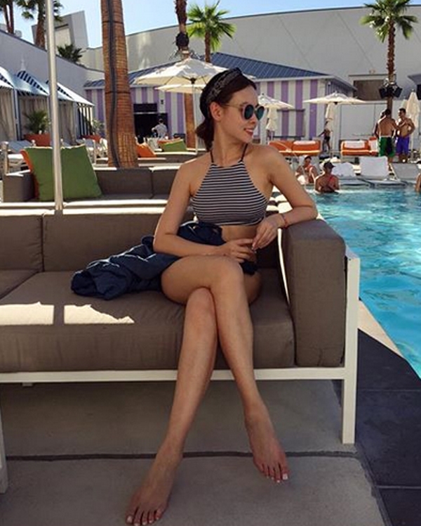 구재이, '다리 꼰 채....부러질듯 쭉뻗은 고속도로 라인'