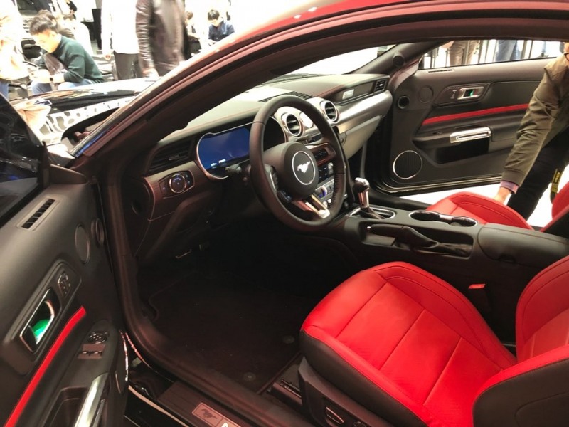 2018 뉴 머스탱 5.0L GT의 시트는 레드컬러가 적용됐다.(사진=최영록 기자)