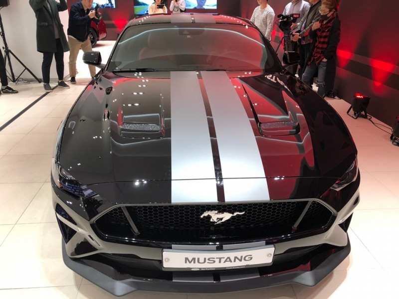 후드는 에어덕트를 적용해 냉각효율을 높였다.(사진=최영록 기자)