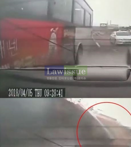 울산버스사고 블랙박스, 믿을 수 없는 광경...쏜살같이 들어와 태연히 질주