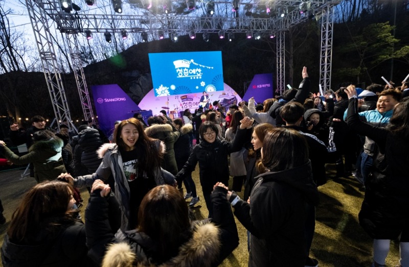 처음 만난 참가자들 사이의 어색함을 해소하는 아이스브레이킹 타임을 진행하고 있다.(사진=쌍용자동차)