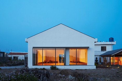 신호주 작가가 촬영한 가파도 마을 강당 모습. (사진=현대카드)