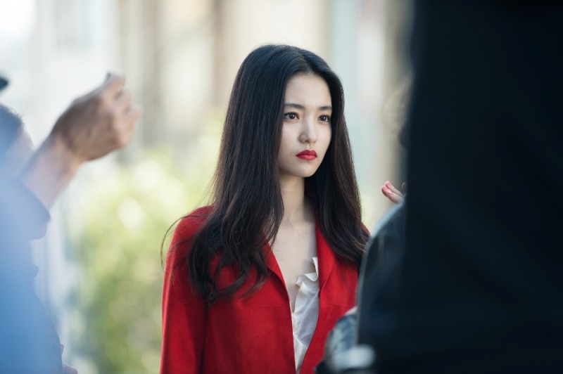 김태리, 플라워바이겐조 촬영장 비하인드 컷 공개