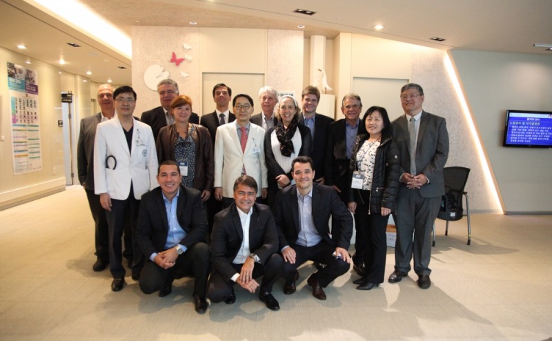 브라질 소화기내과 의사단과 단체사진 (사진=건국대병원)