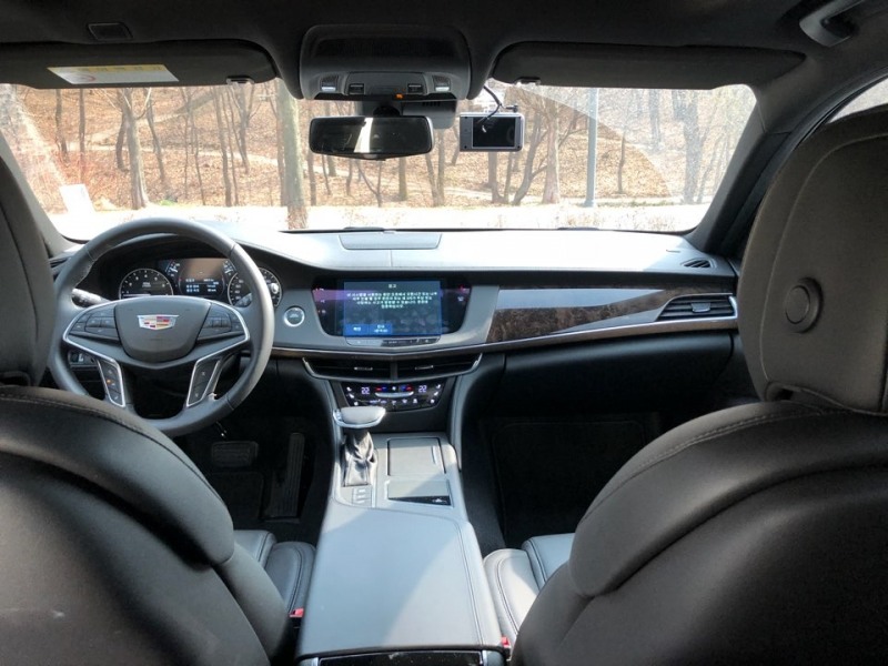 뒷좌석에서 바라본 CT6 3.6 AWD 프리미엄 실내.(사진=최영록 기자)