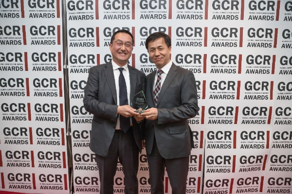 왼쪽부터 화우 공정거래그룹 이세용 외국변호사와 김재영 변호사(사진=화우 제공)