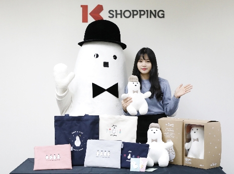 KTH가 출시한 ‘엉덩씨와 친구들’ 봉제인형, 에코백, 파우치, 뱃지 등 총 4종의 캐릭터상품 모습. (사진=KTH)