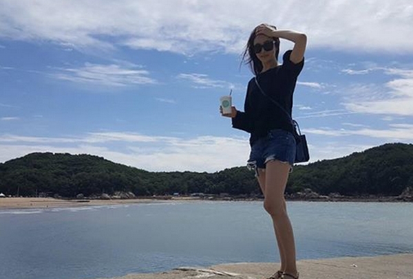 손은서, '바람 날리며....금방이라도 날아갈듯 '여리여리'