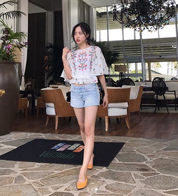 배윤경, '산들산들 여리여리....길이를 가늠할수 없는 길쭉함'