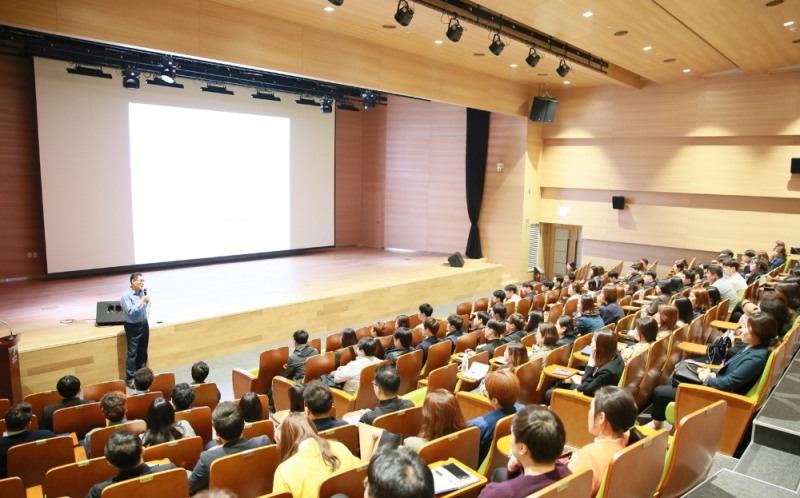 롯데지알에스, 점포 점장 초청 CEO와의 대화 개최