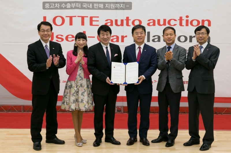 롯데오토옥션 중고차 수출국내 판매 지원 플랫폼 오픈 행사 기념촬영.(사진=롯데렌탈)