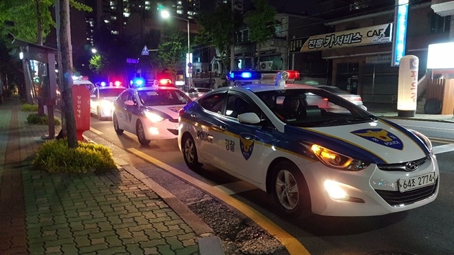 '뛰뛰빵빵 순찰대'가 순찰을 돌고 있다.(사진제공=창원중부경찰서〉