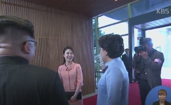 리설주 여사, 만찬 참석....한반도 이목 끄는 4人 전면 한자리에