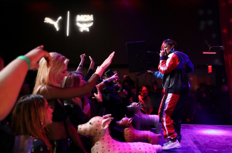 지난 24일(현지시간)열린 MCM 다큐멘터리 티저 공개 기념 파티서 공연하는 래퍼 랩소디. (사진=MCM)