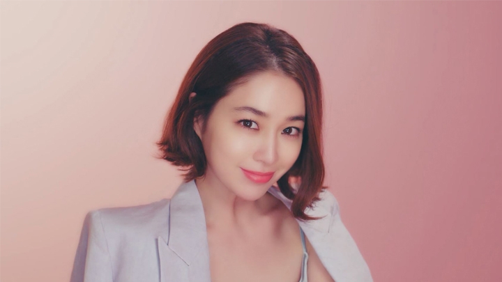 클라리소닉, 이민정과 함께한 홈뷰티 케어 비법 영상 공개