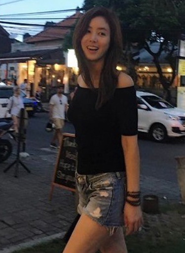 '긴 생머리 찰랑찰랑...김성령, 가늠할 수 없는 부러질듯 라인'