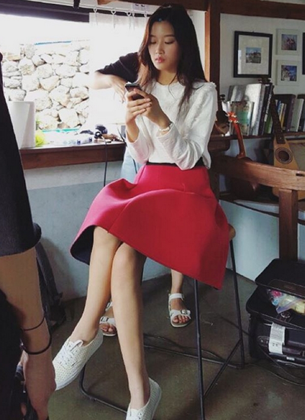 문가영, '긴머리 늘어뜨린 채....부러질듯 가느다란 라인'