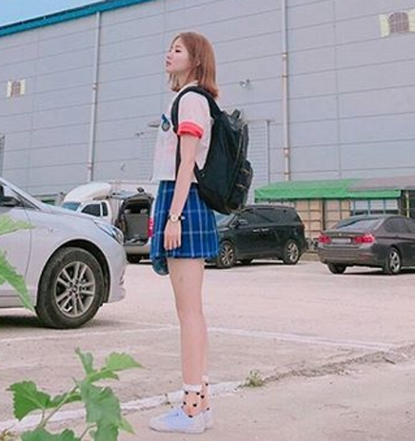 하승리, '긴머리 늘어뜨린채....쭉뻗은 가느다란 옆라인'