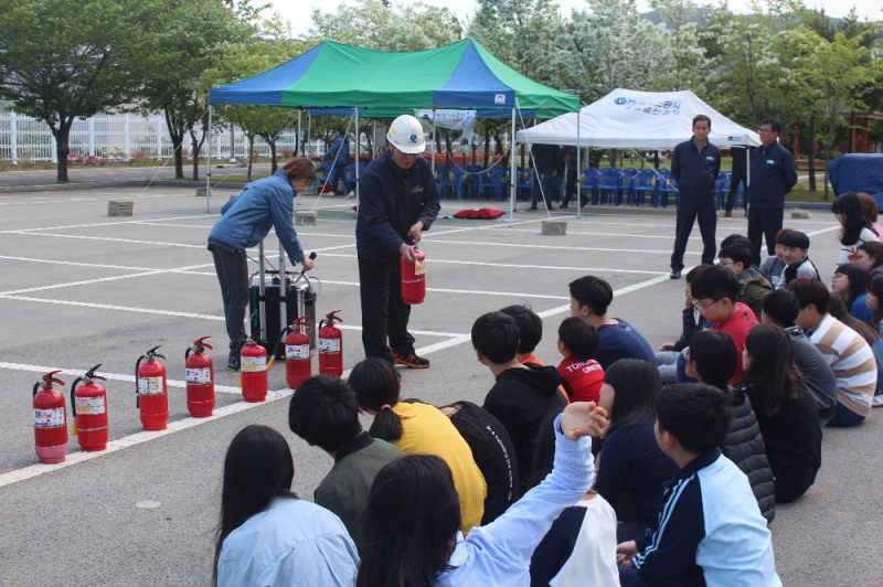 어린이 대상 소화기교육 모습. (사진=한국가스공사)
