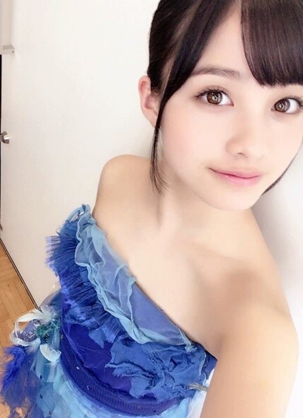 하시모토 칸나, 머리 질끈 묶고...파란드레스 부러질 듯 가느다란 쇄골