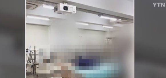 '홍대 누드크로키', 발칵 뒤집어놓은 장본인....바로 옆에 있었다