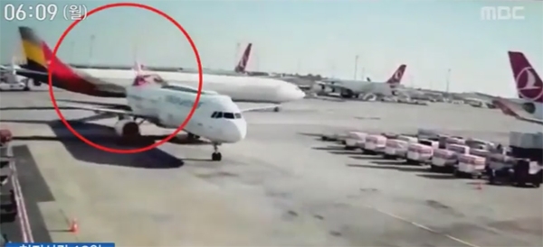 아시아나 여객기, 충돌사고….타항공기 테일핀 두동강