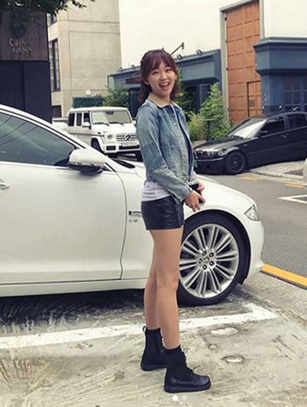 '진기주', '수수하게 묶은 채....부러질듯 가느다람'