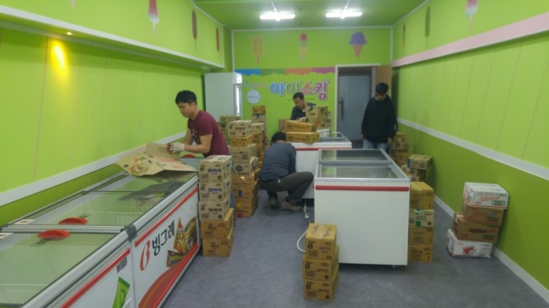 빙과제품 입고 작업.(사진=아이스킹)