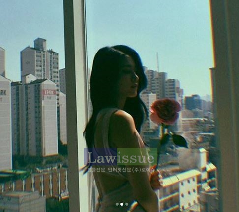 설현, 믿을 수 없는 옆라인...장미꽃 손에 든채 고혹美 발산