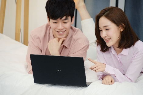 LG전자가 'LG 그램' 노트북 100만대 판매돌파를 기념해 'LG 그램' 한정판을 500대 판매한다. (사진=LG전자)