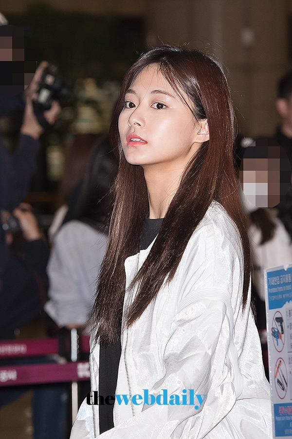 TWICE(트와이스) 쯔위, 김포국제공항 출국 현장