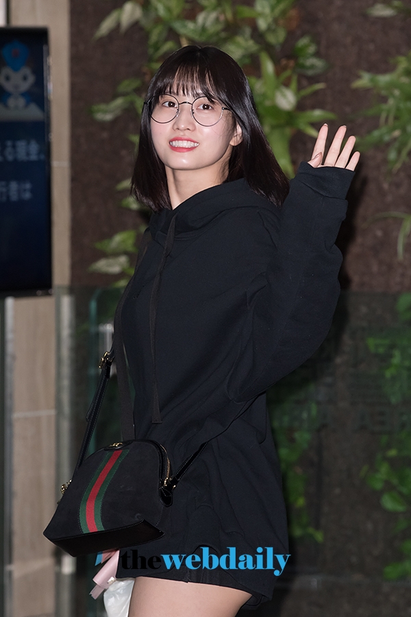 TWICE(트와이스) 모모, 김포국제공항 출국 현장