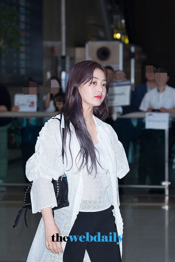 TWICE(트와이스) 지효, 김포국제공항 출국 현장
