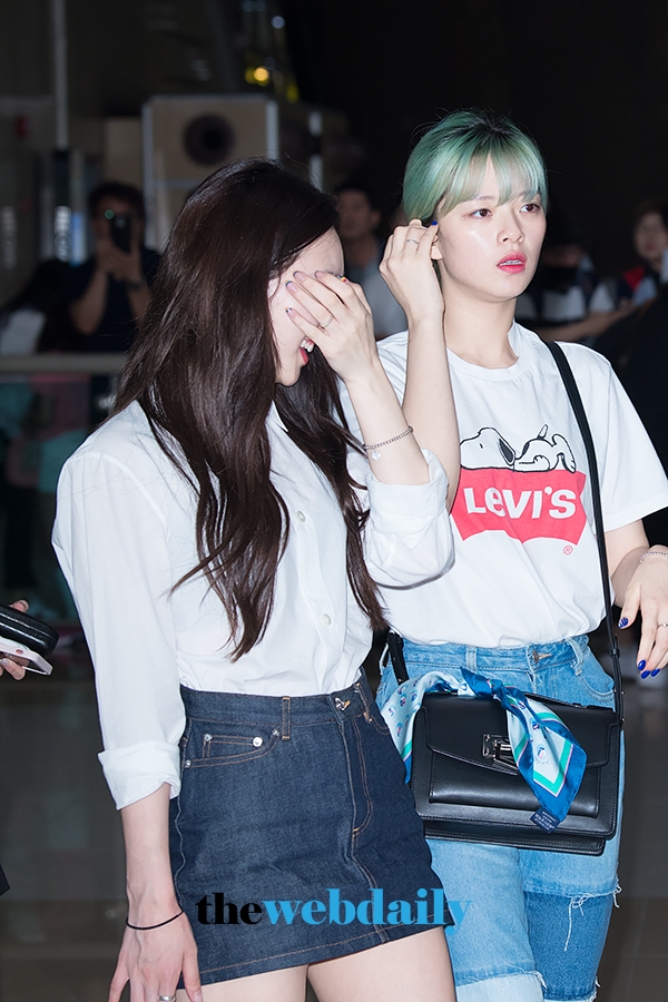 TWICE(트와이스) 나연-정연,, 김포국제공항 출국 현장
