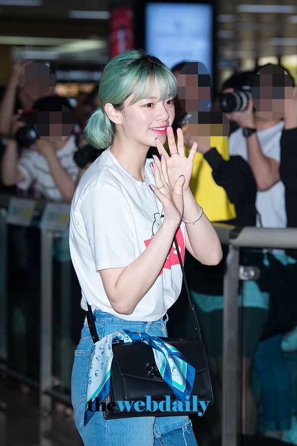 TWICE(트와이스) 정연, 김포국제공항 출국 현장
