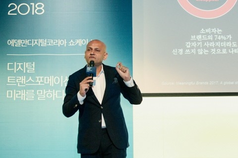 에델만 APACMEA 브랜드 부문 루펜 데사이 부회장이 ‘디지털 시대의 브랜드 방향성’에 대해 발표하고 있다. (사진=에델만코리아)