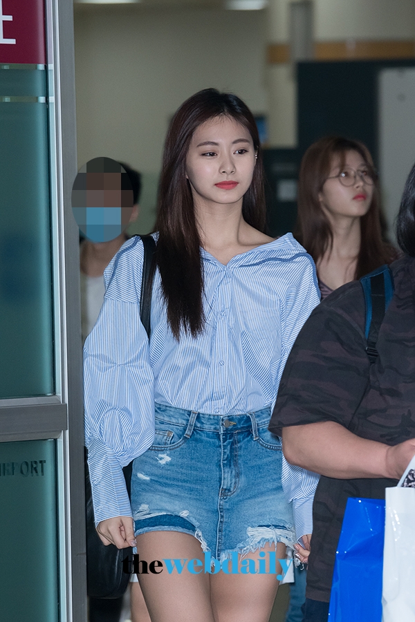 TWICE(트와이스) 쯔위, 김포국제공항 출국 현장