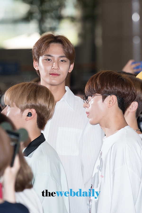 세븐틴(Seventeen) 민규, 김포국제공항 출국 현장