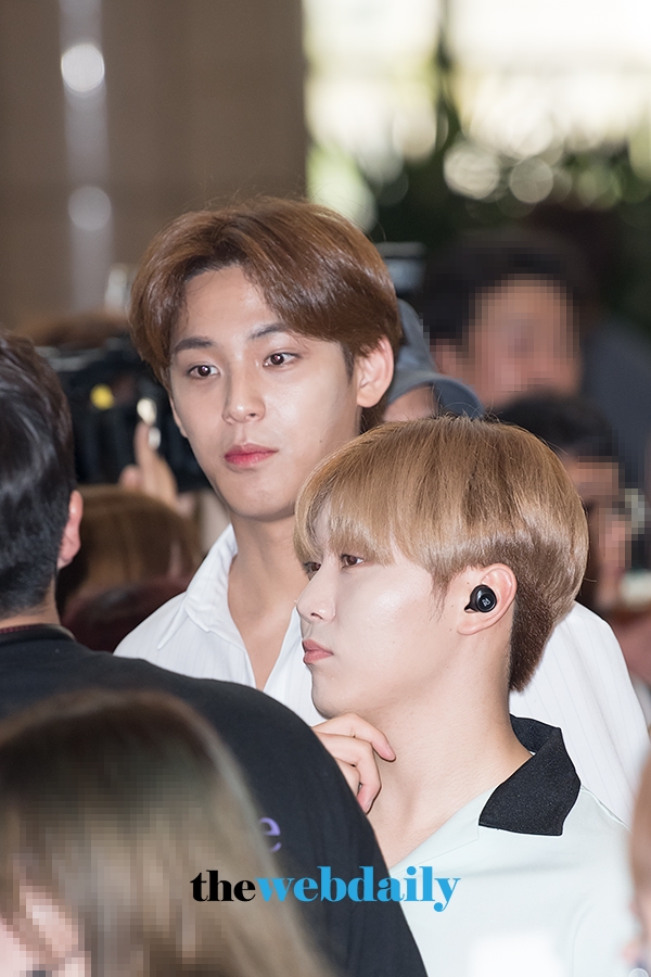 세븐틴(Seventeen) 민규-승관, 김포국제공항 출국 현장