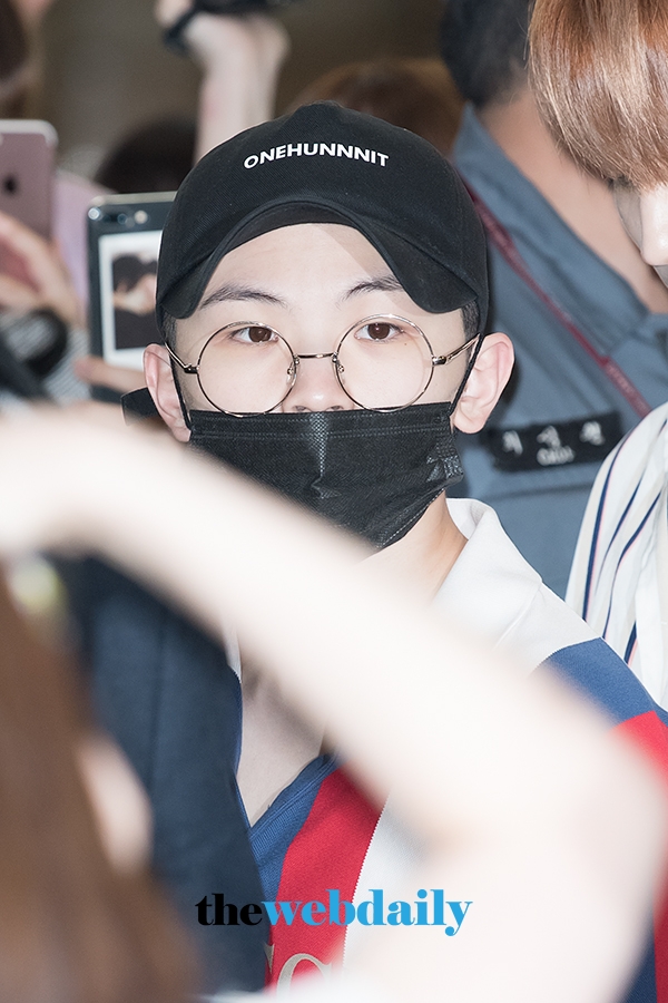세븐틴(Seventeen) 우지, 김포국제공항 출국 현장