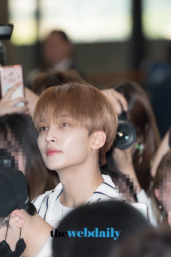 세븐틴(Seventeen) 정한, 김포국제공항 출국 현장