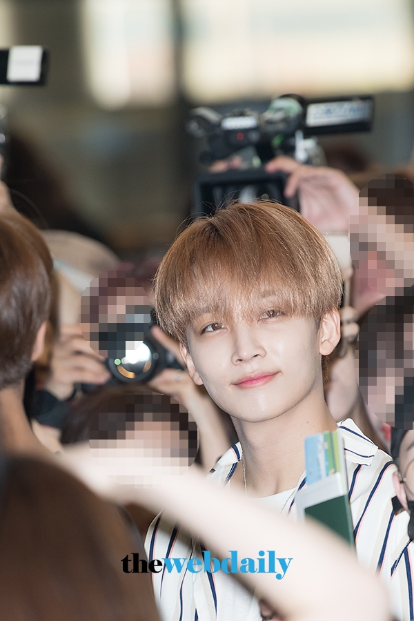 세븐틴(Seventeen) 정한, 김포국제공항 출국 현장