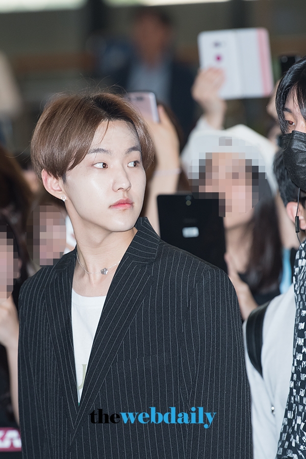 세븐틴(Seventeen) 호시, 김포국제공항 출국 현장