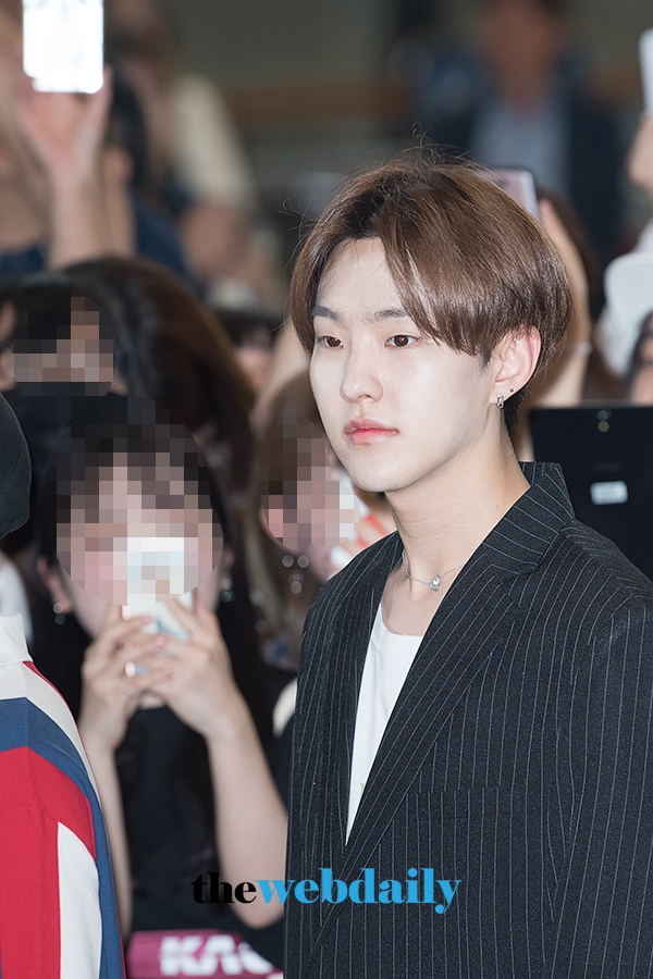 세븐틴(Seventeen) 호시, 김포국제공항 출국 현장