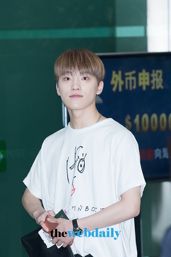세븐틴(Seventeen) 디노, 김포국제공항 출국 현장