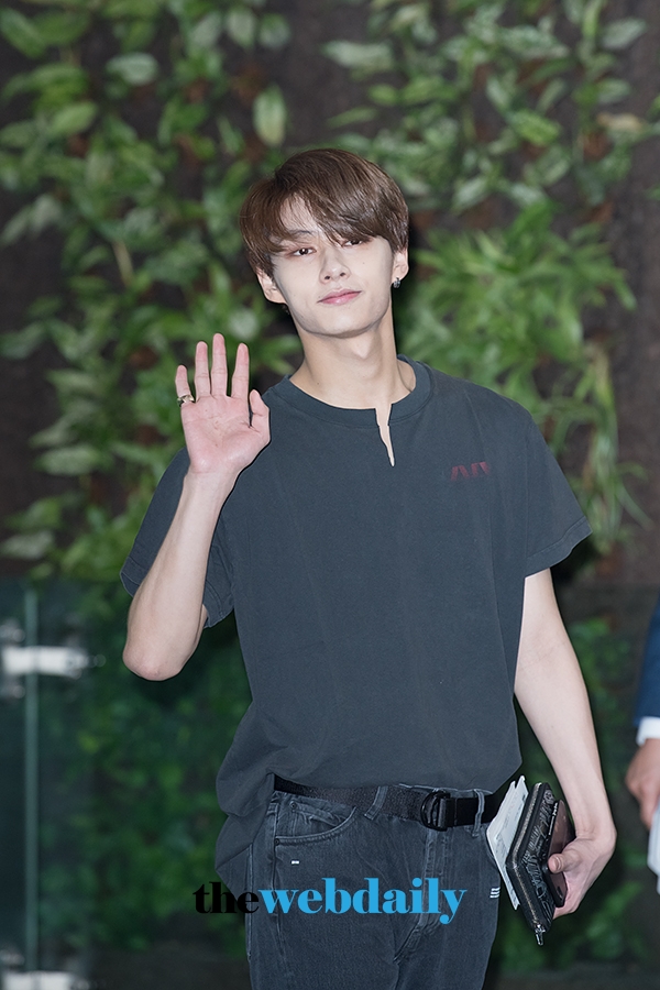 세븐틴(Seventeen) 준, 김포국제공항 출국 현장