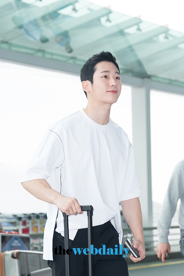 정해인, 인천국제공항 출국 현장